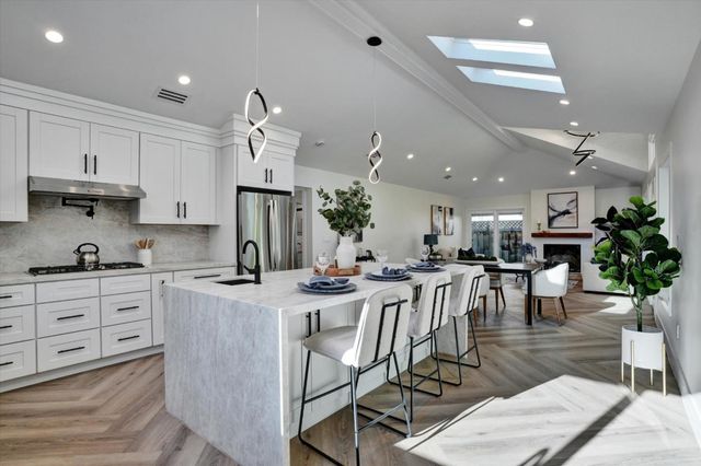 2233 W Hedding Street, San Jose, CA 95128