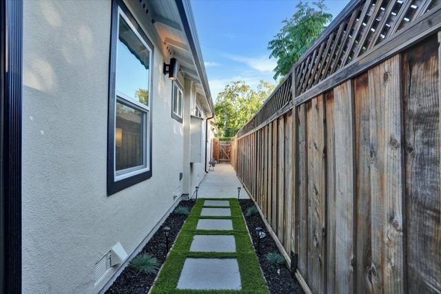 2233 W Hedding Street, San Jose, CA 95128