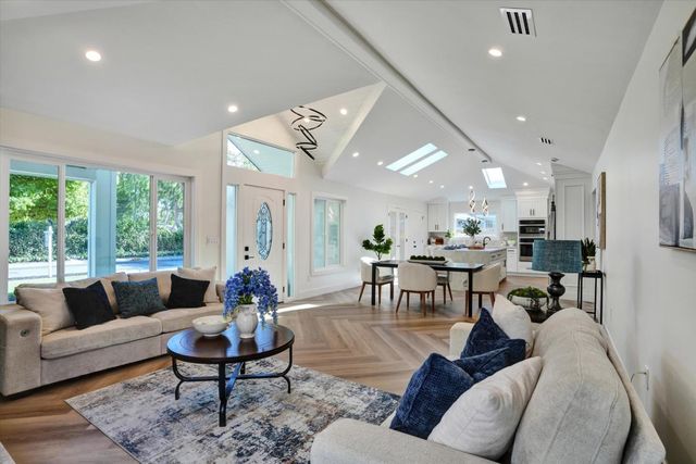 2233 W Hedding Street, San Jose, CA 95128
