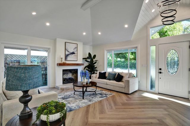 2233 W Hedding Street, San Jose, CA 95128