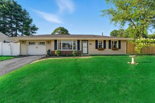 180 Patricia Dr, Bellingham, MA 02019