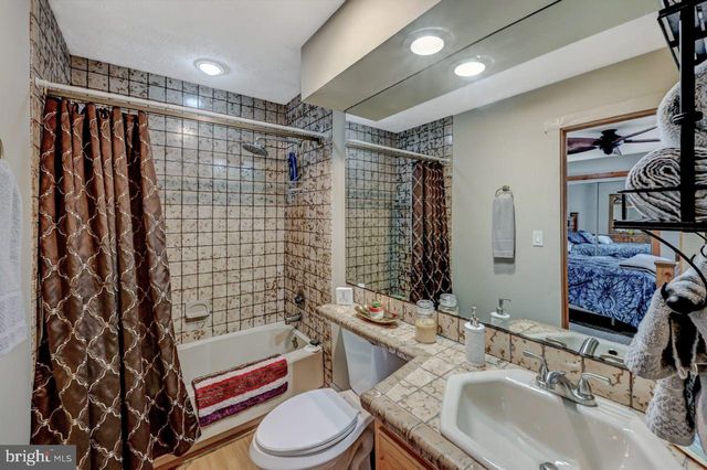 390 SNOW RIDGE CIR, Lake Harmony, PA 18624