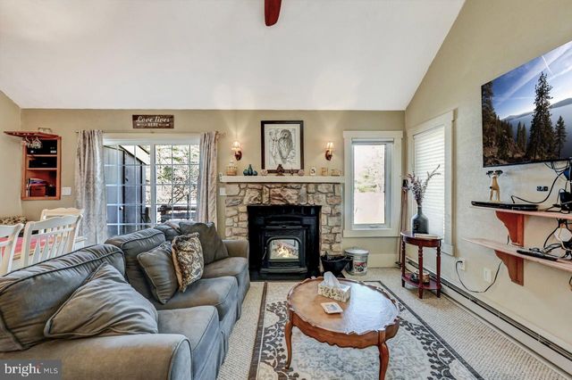 390 SNOW RIDGE CIR, Lake Harmony, PA 18624