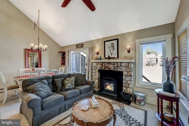 390 SNOW RIDGE CIR, Lake Harmony, PA 18624