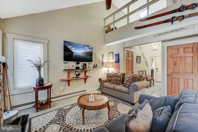 390 SNOW RIDGE CIR, Lake Harmony, PA 18624