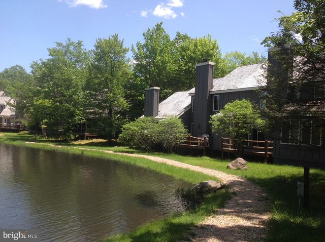 390 SNOW RIDGE CIR, Lake Harmony, PA 18624