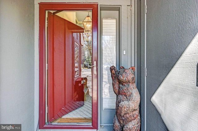 390 SNOW RIDGE CIR, Lake Harmony, PA 18624