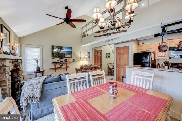 390 SNOW RIDGE CIR, Lake Harmony, PA 18624