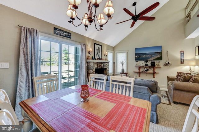 390 SNOW RIDGE CIR, Lake Harmony, PA 18624