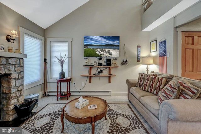 390 SNOW RIDGE CIR, Lake Harmony, PA 18624