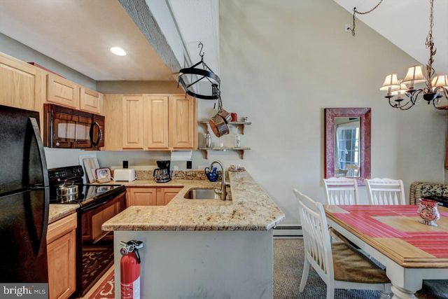 390 SNOW RIDGE CIR, Lake Harmony, PA 18624