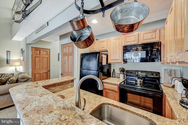 390 SNOW RIDGE CIR, Lake Harmony, PA 18624