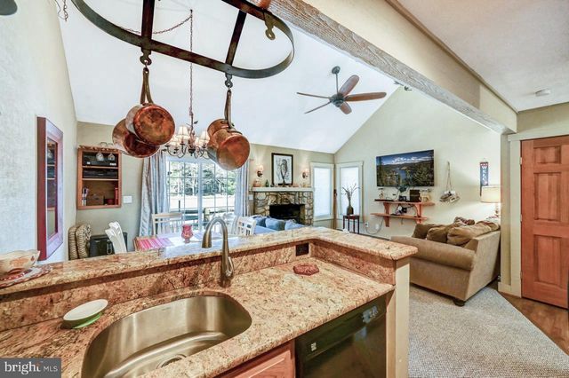 390 SNOW RIDGE CIR, Lake Harmony, PA 18624