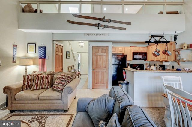 390 SNOW RIDGE CIR, Lake Harmony, PA 18624