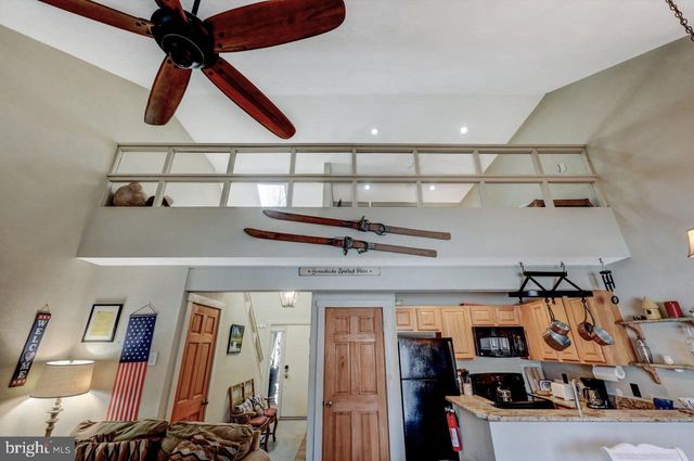 390 SNOW RIDGE CIR, Lake Harmony, PA 18624