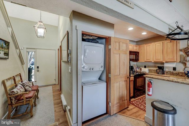 390 SNOW RIDGE CIR, Lake Harmony, PA 18624