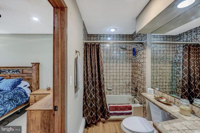 390 SNOW RIDGE CIR, Lake Harmony, PA 18624