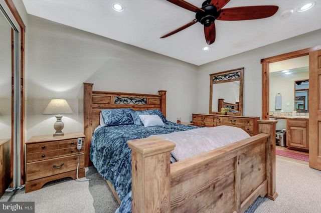 390 SNOW RIDGE CIR, Lake Harmony, PA 18624