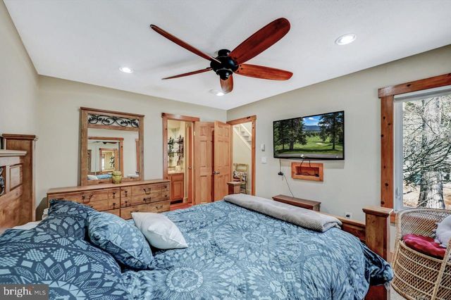 390 SNOW RIDGE CIR, Lake Harmony, PA 18624