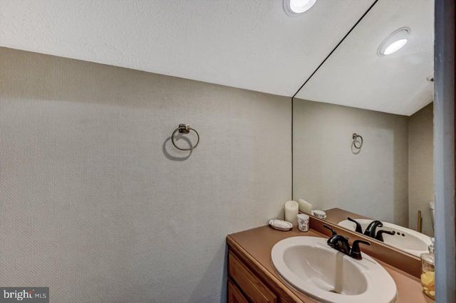 390 SNOW RIDGE CIR, Lake Harmony, PA 18624