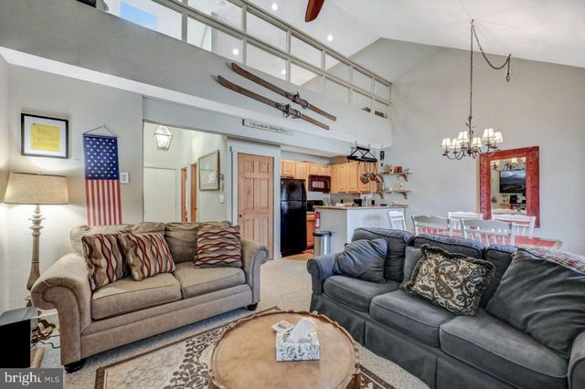 390 SNOW RIDGE CIR, Lake Harmony, PA 18624