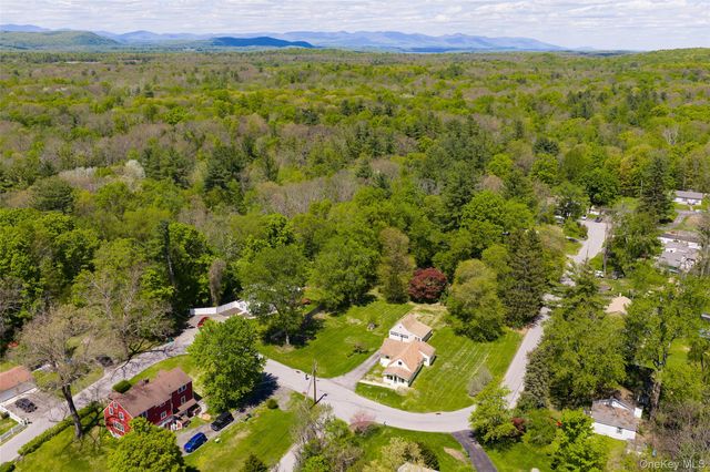 31 Horns Park Road, Hyde Park, NY 12538