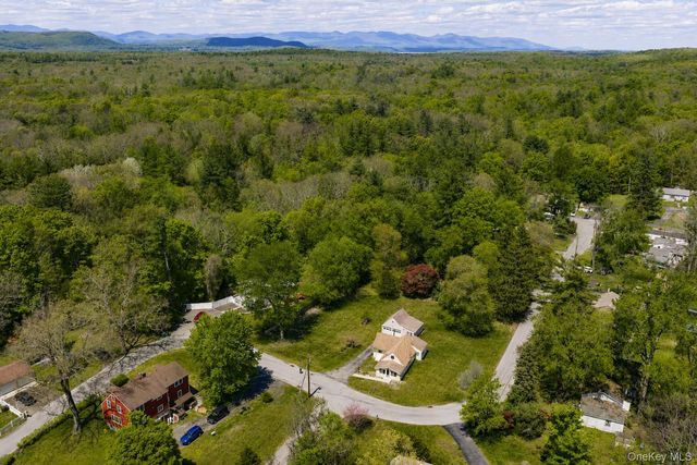 31 Horns Park Road, Hyde Park, NY 12538