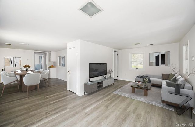 31 Horns Park Road, Hyde Park, NY 12538