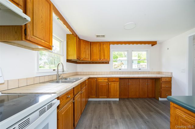 31 Horns Park Road, Hyde Park, NY 12538