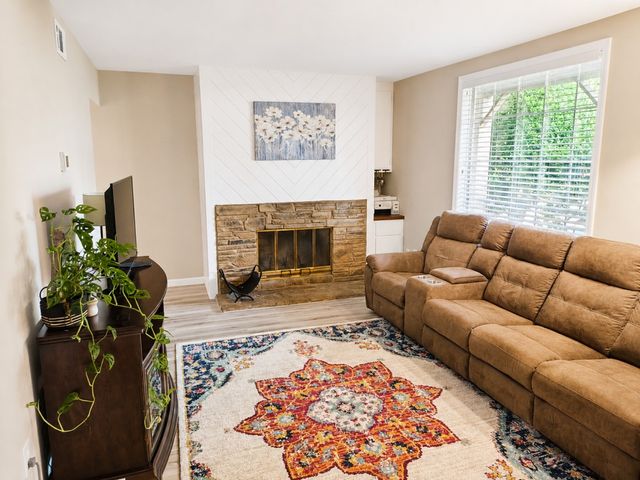 946 Coarsey Dr, Nashville, TN 37217