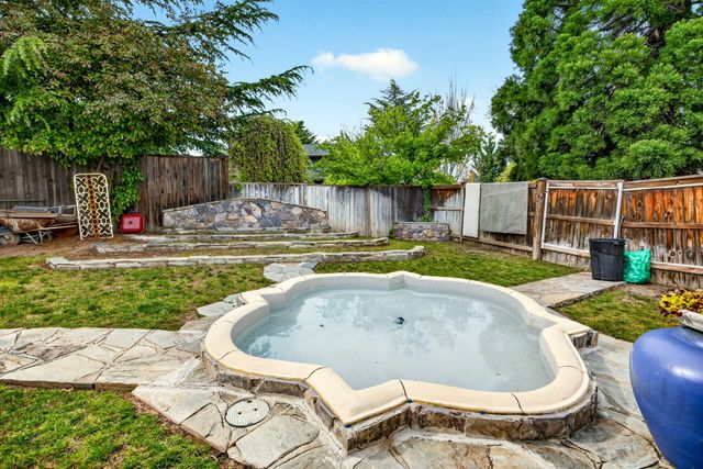 1082 La Loma Drive, Medford, OR 97504