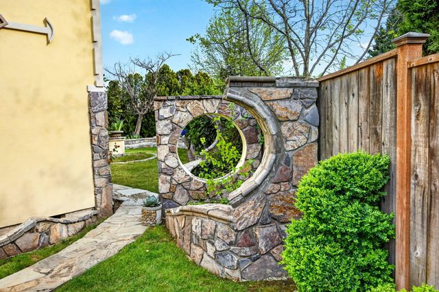 1082 La Loma Drive, Medford, OR 97504