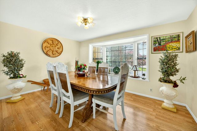 1082 La Loma Drive, Medford, OR 97504