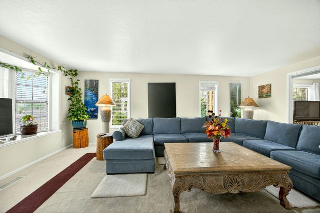 1082 La Loma Drive, Medford, OR 97504