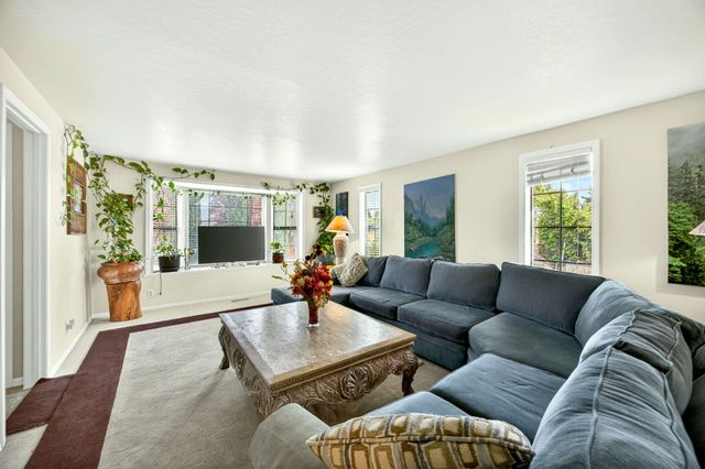 1082 La Loma Drive, Medford, OR 97504