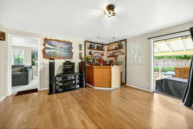 1082 La Loma Drive, Medford, OR 97504