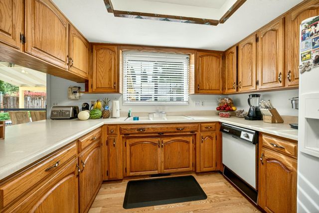 1082 La Loma Drive, Medford, OR 97504