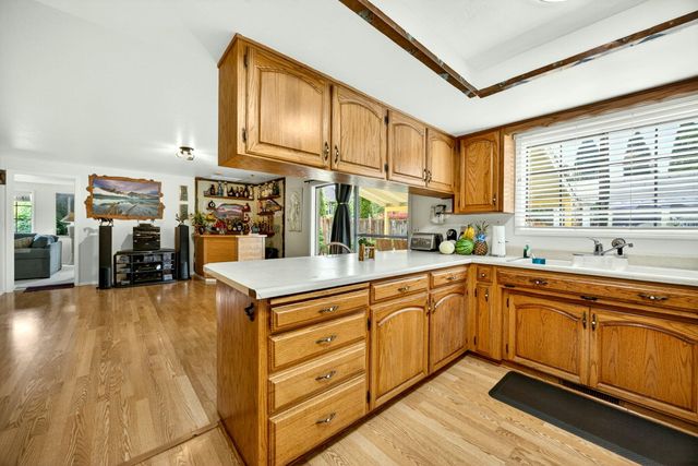 1082 La Loma Drive, Medford, OR 97504