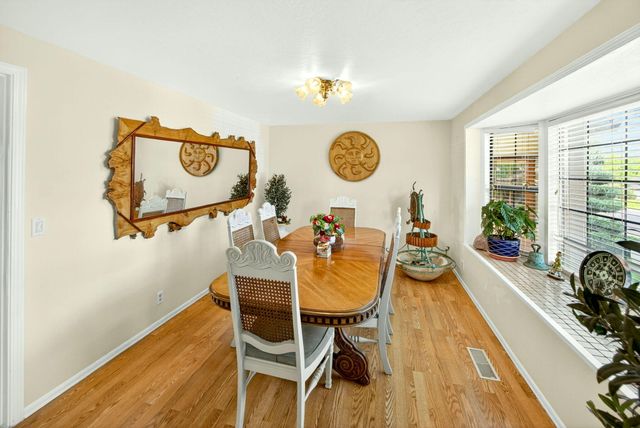 1082 La Loma Drive, Medford, OR 97504