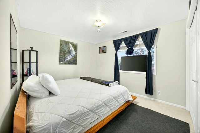 1082 La Loma Drive, Medford, OR 97504