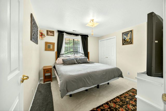 1082 La Loma Drive, Medford, OR 97504