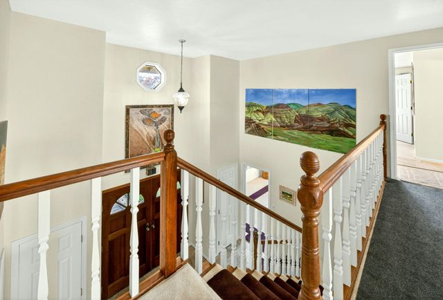 1082 La Loma Drive, Medford, OR 97504