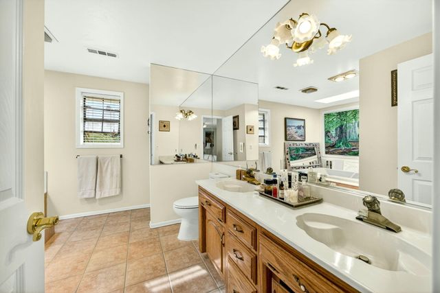 1082 La Loma Drive, Medford, OR 97504