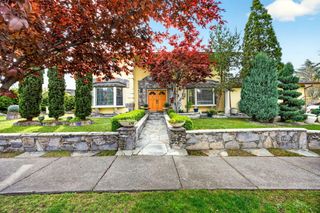 1082 La Loma Drive, Medford, OR 97504