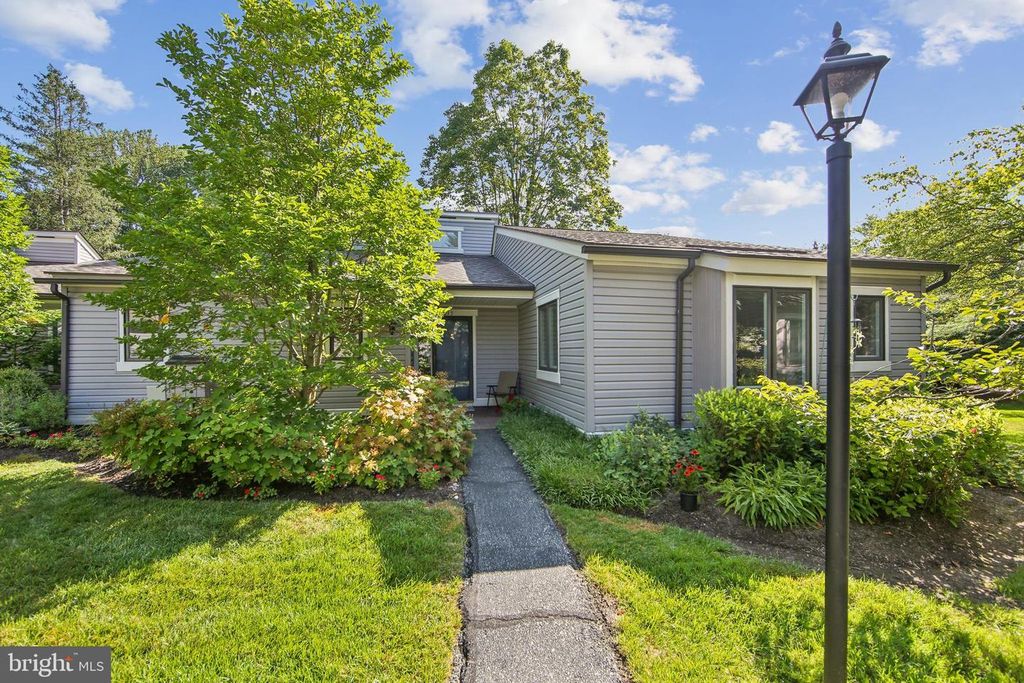 215 CHANDLER DR #215, West Chester, PA 19380