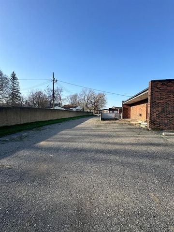 5152 S Beech Daly Street, Dearborn Heights, MI 48125