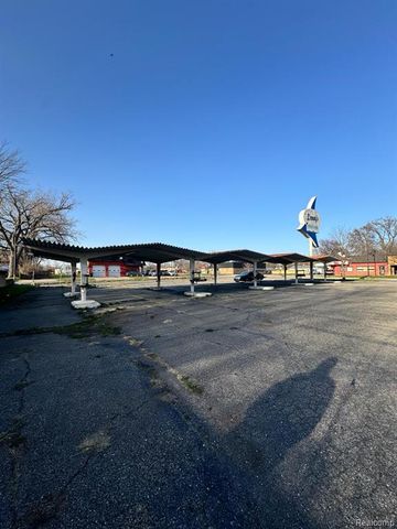 5152 S Beech Daly Street, Dearborn Heights, MI 48125