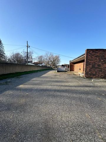 5152 S Beech Daly Street, Dearborn Heights, MI 48125