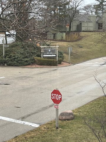 33 Shoreline Road B, Lake Barrington, IL 60010