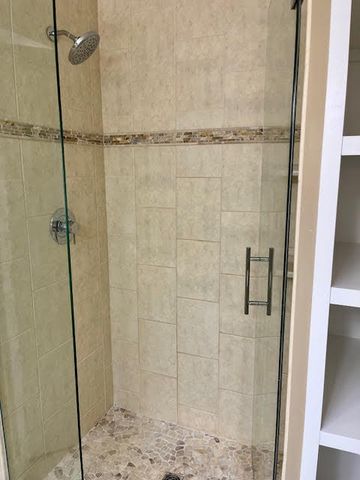 33 Shoreline Road B, Lake Barrington, IL 60010